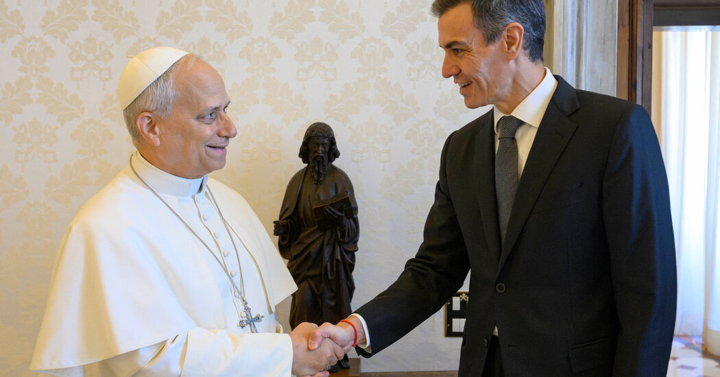 One Is the Pope, the Other an Atheist. They Both Oppose Trump.