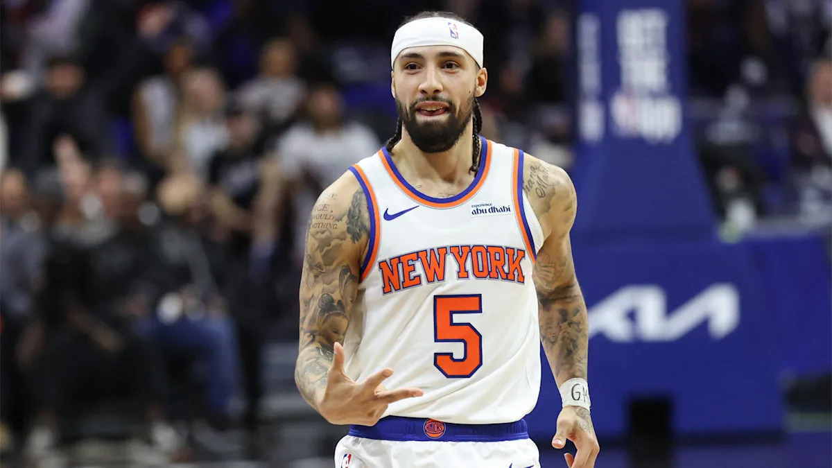 Knicks’ Jose Alvarado nearly takes out ex-NYC mayor Michael Bloomberg on hustle play