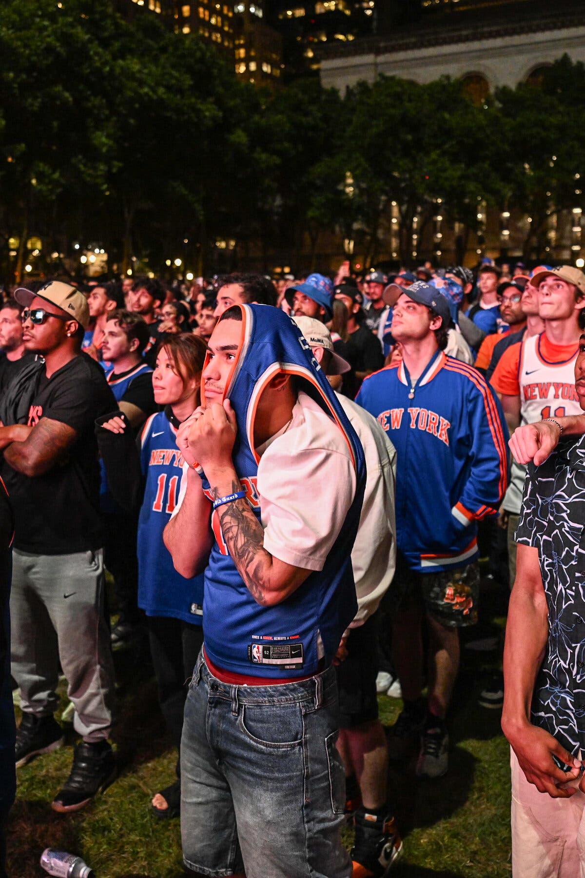 Spurs Beat Knicks, Quieting New York City Crowds