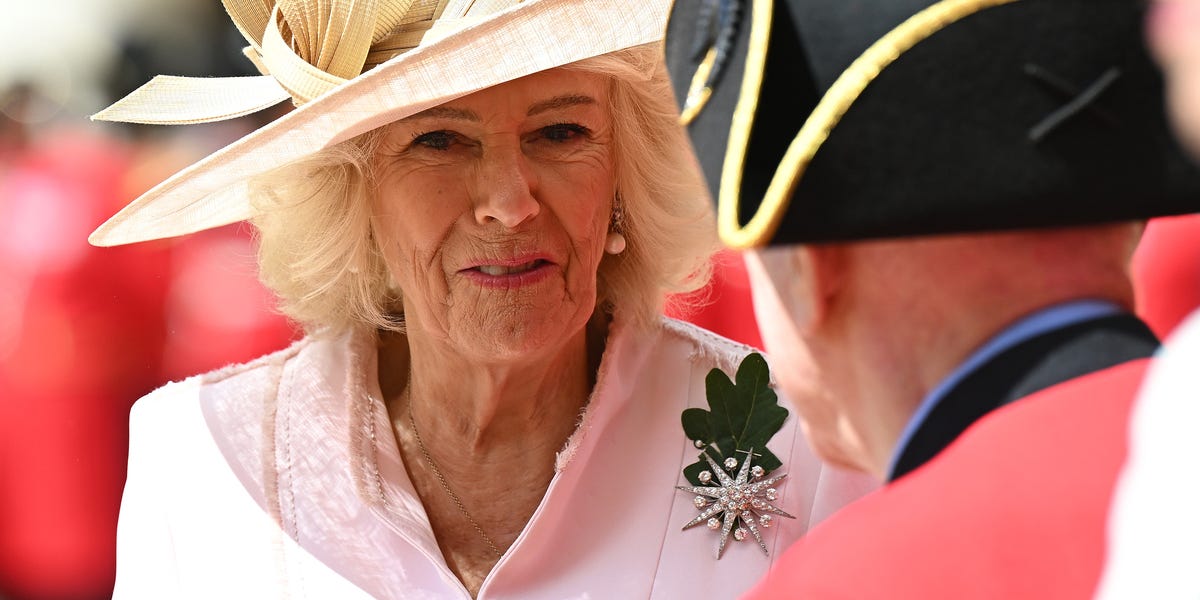 The History Behind Queen Camilla’s Diamond Star Brooch at the Royal Chelsea Hospital in London