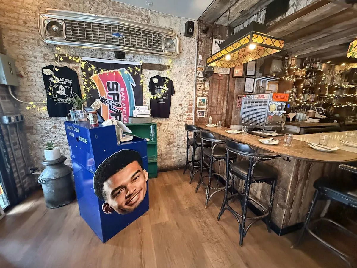 San Antonio couple turns their NYC restaurant into Spurs headquarters
