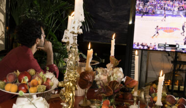 How a High-Powered Gathering Turned Into a Knicks Watch Party