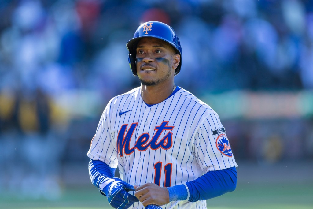 New York Mets second baseman Jorge Polanco walking back to the dugout.