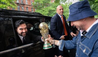 Video. New York mayor Mamdani and Bastian Schweinsteiger unveil World Cup trophy