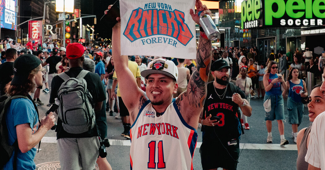 Fans Swarm New York to Celebrate Knicks’ N.B.A. Title