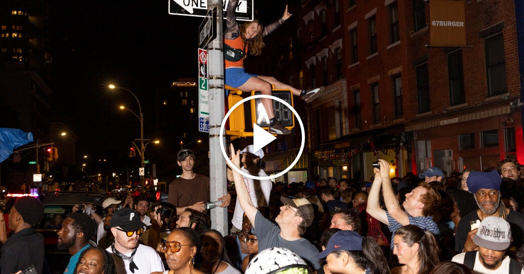 Fans Celebrate Knicks’ First N.B.A. Title in 53 Years