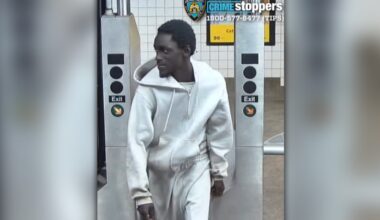 NYPD releases image of suspect who pummeled MTA worker on Queens subway platform