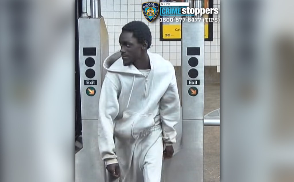 NYPD releases image of suspect who pummeled MTA worker on Queens subway platform