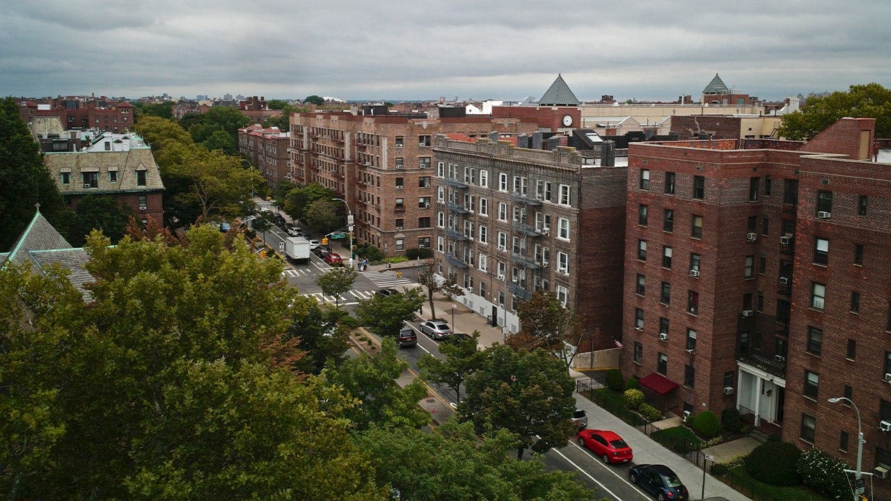 Elderly couple dies after violent stabbing inside Queens apartment
