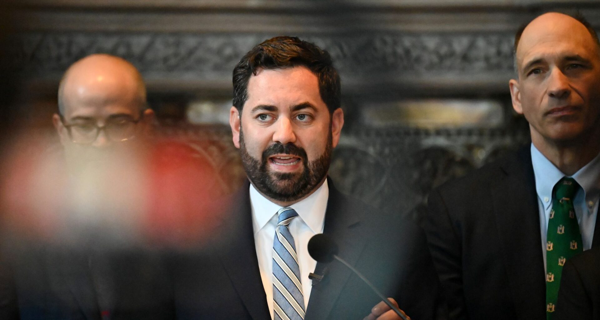 NY lawmakers trade barbs over redistricting