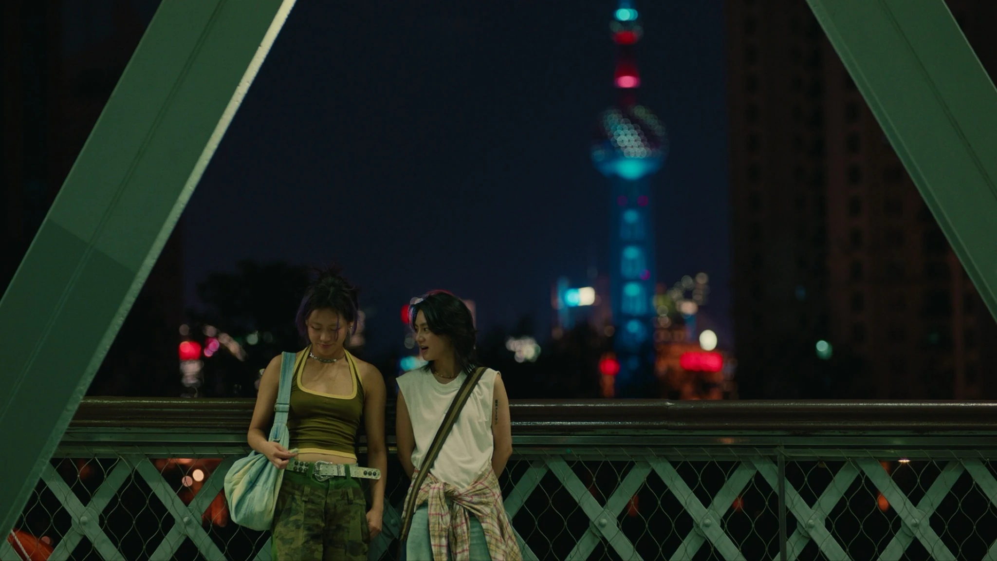 Ephemera. Yvonne Shuyu Zhang as Asher (left), Shu-Yi as Tori (right).