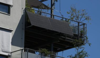 New York boosts solar energy with plug-in solar panels