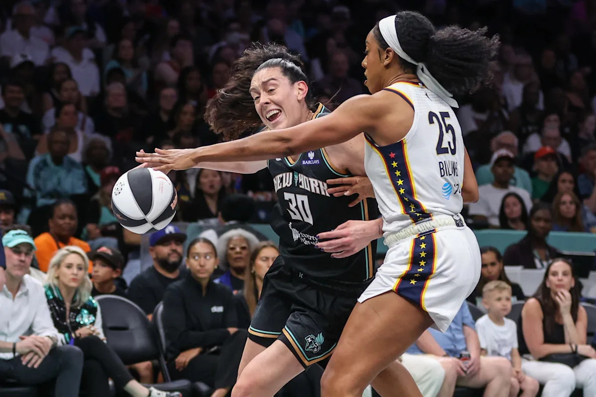 Indiana Fever, Caitlin Clark photos vs New York Liberty