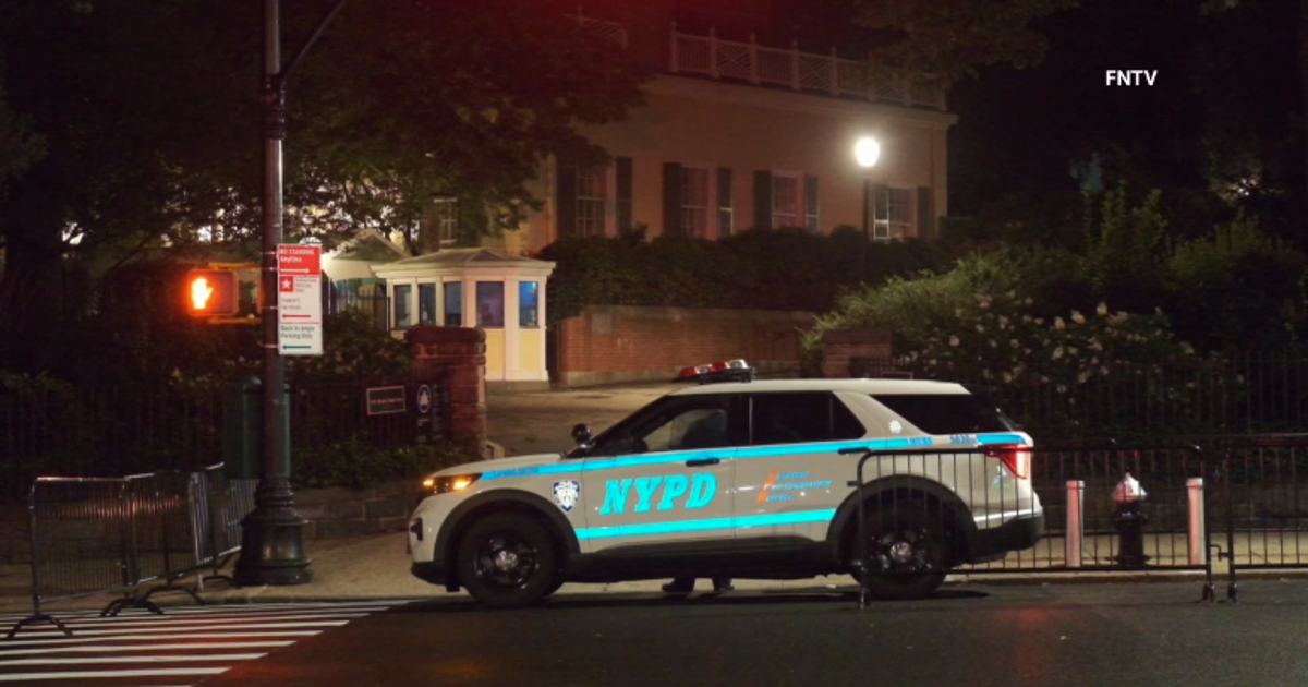 18-year-old shot and killed at NYCHA complex in Queens