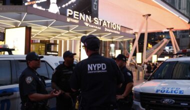 Suspect in custody after 6 people injured in Penn Station stabbing