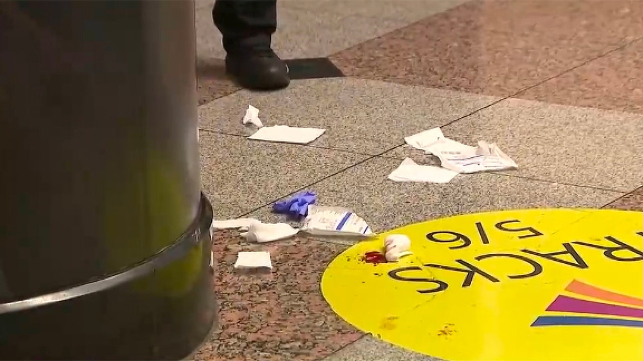 Five people stabbed near Penn Station in NYC, one seriously injured