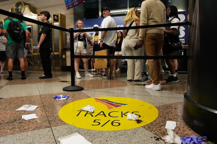 5 people hurt in stabbings at New York's Penn Station with a suspect in custody, authorities say