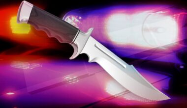 Man suffers knife cut to the hand early Sunday in Manhattan
