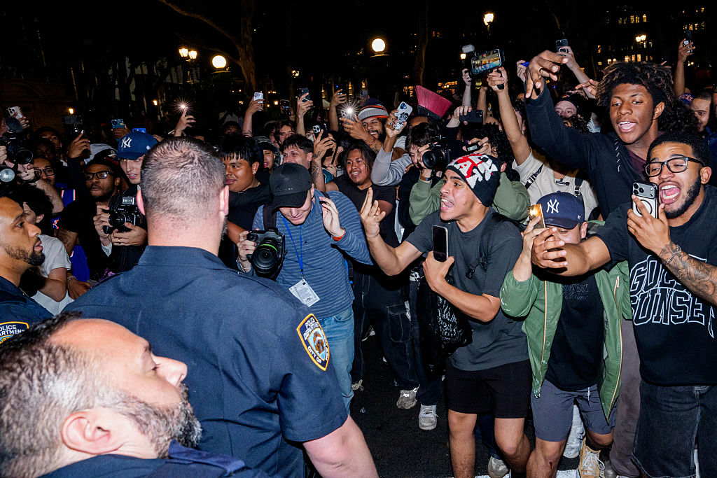 Spurs fans escorted through New York after Knicks loss