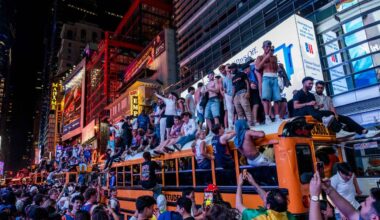 Knicks NBA championship celebration turns chaotic as NYPD makes arrests