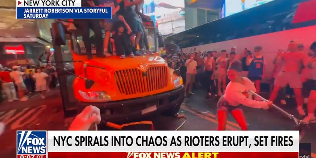 NYC Knicks celebration devolves into chaos with multiple arrests, bus fires