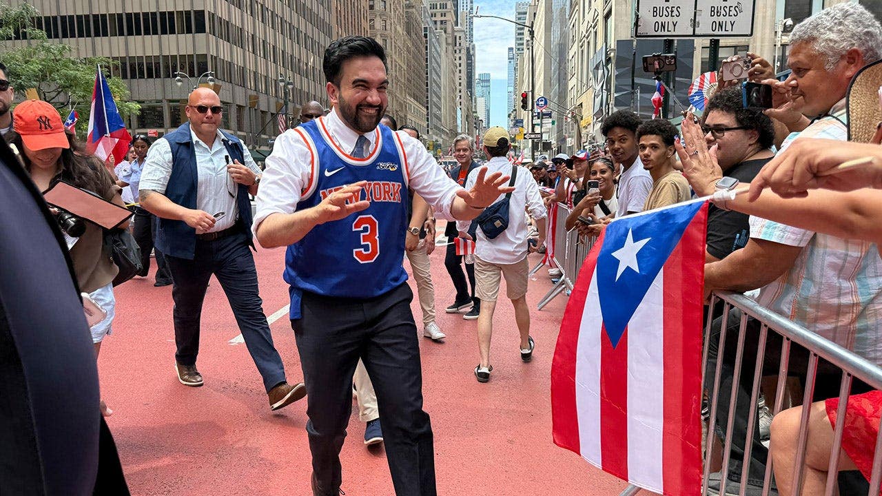 NYC Mayor Zohran Mamdani celebrates with Knicks champ at local parade