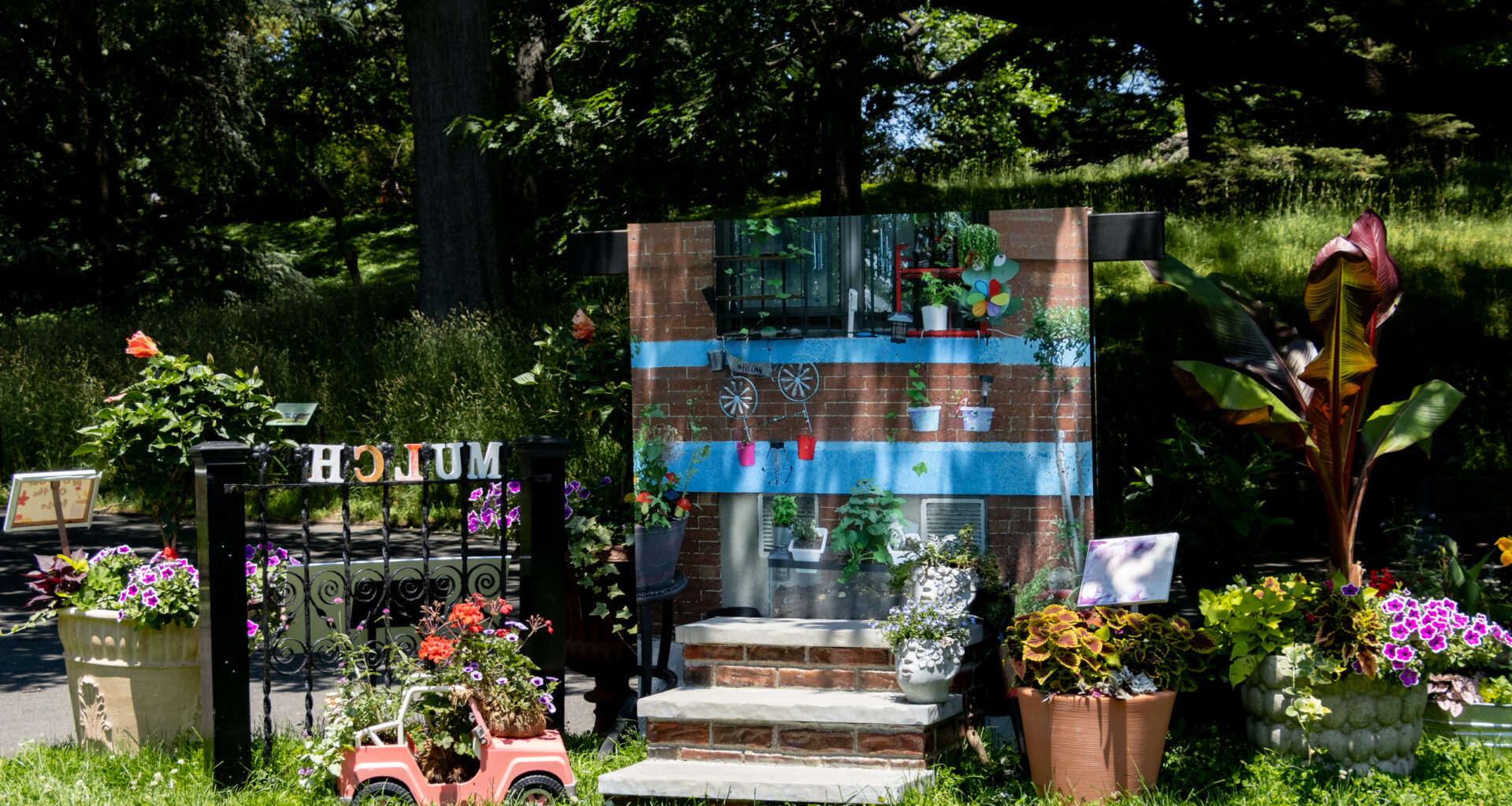 brooklyn botanic - steps with planters and flowers