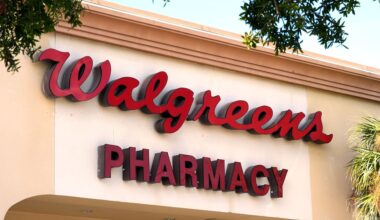 Manhattan Walgreens victimized in gift-card scam