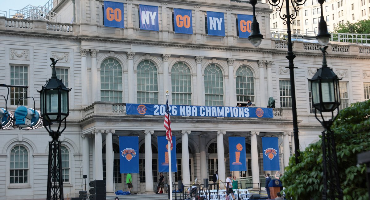 Throngs of Knicks fans surge into Lower Manhattan to witness historic parade