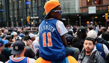 Knicks parade photos of fans packed in at Canyon of Heroes