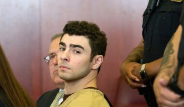 Luigi Mangione drops mental health defense after one day in Manhattan murder case