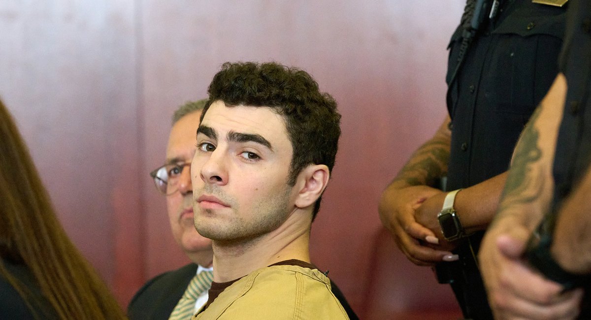 Luigi Mangione drops mental health defense after one day in Manhattan murder case