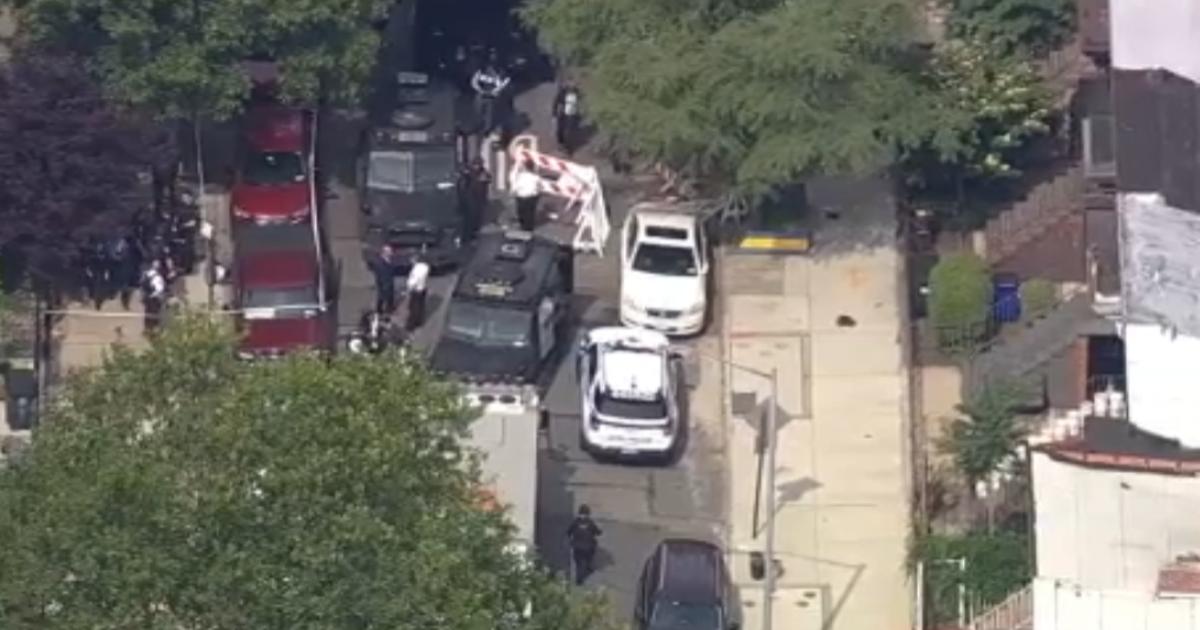 Officer shot during Brooklyn barricade incident; suspect in custody