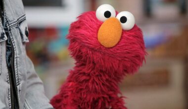 Elmo makes it clear he's rooting for Team USA after New York Knicks fans put his head on a pike
