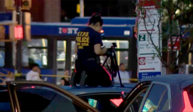 Un agente de la policía de Nueva York dispara al conductor de un coche robado que atropelló a unos policías en el Bronx