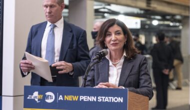 Gov. Hochul moves to de-escalate Penn Station fight between MTA and Amtrak