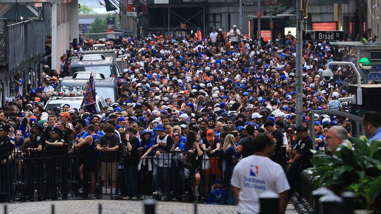 JPMorgan Chase executive fined after Knicks parade trash can stunt