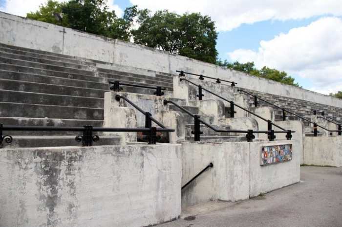 The study found the building has a shallow foundation that has caused concrete cracking, outdated mechanical, electrical and plumbing systems, asbestos, lead and PCB contamination, as well as what officials described as a "sizable" rat infestation.