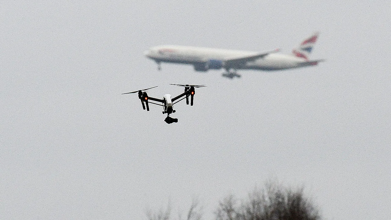 JetBlue flight reports drone strike near JFK, FAA investigates