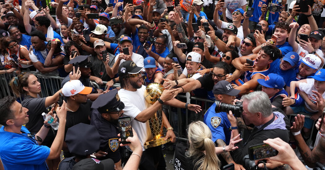 See the Knicks Championship Parade Unfold