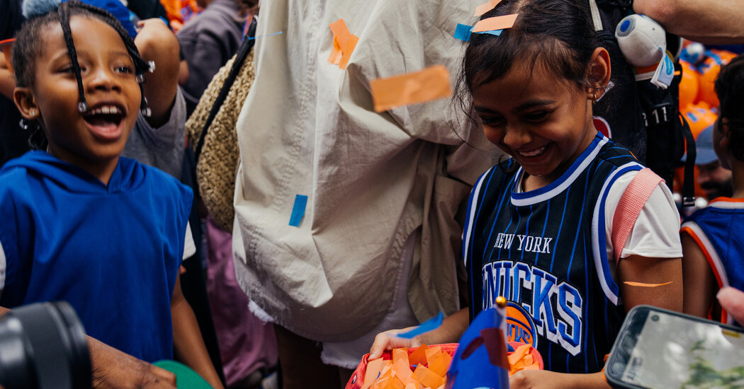 The Knicks Parade: Come Early, and Bring Patience
