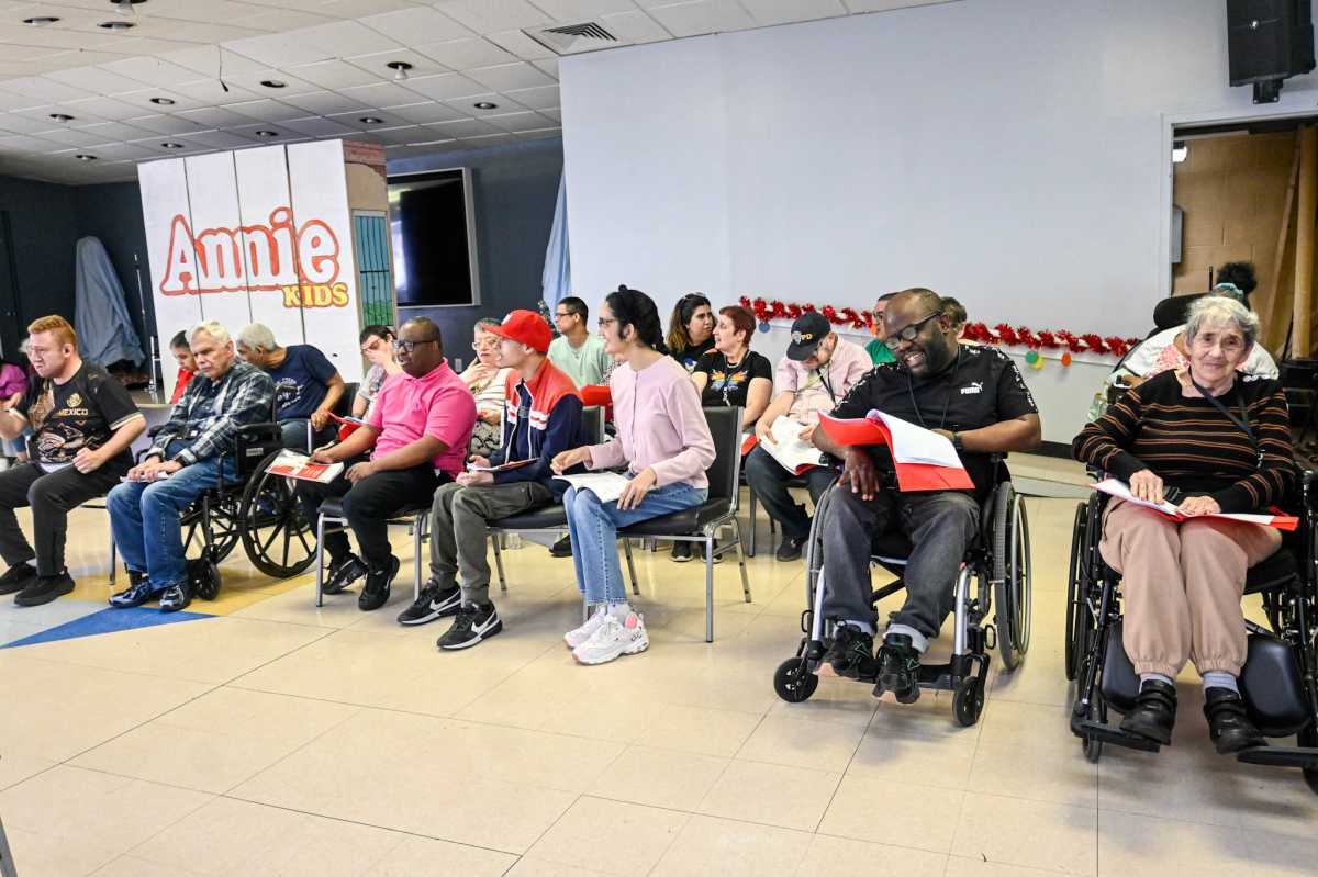 A behind-the-scenes look at Queens Center for Progress Players’ production of ‘Annie’ – QNS