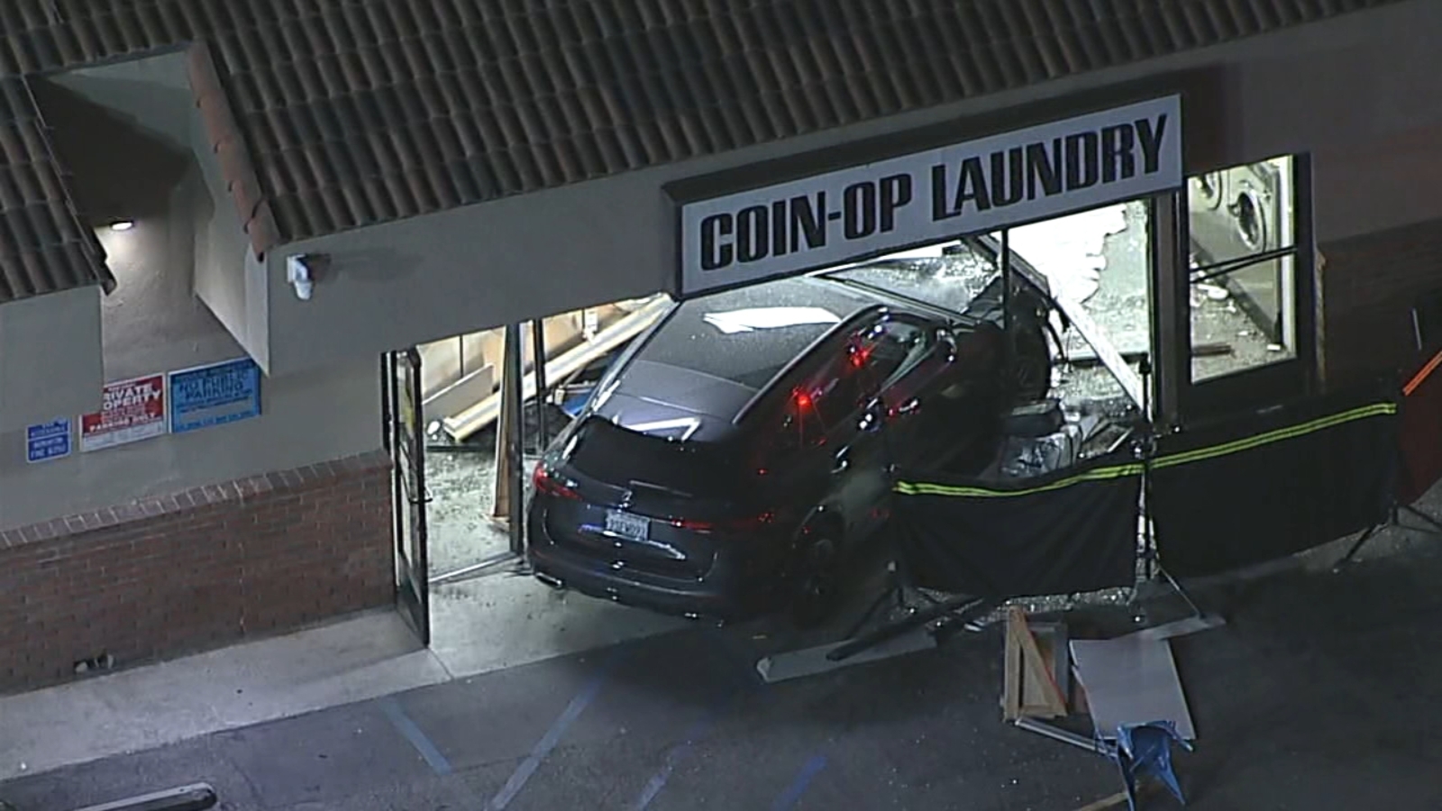 1 dead after Mercedes-Benz jumps curb, slams into front of Manhattan Beach laundromat
