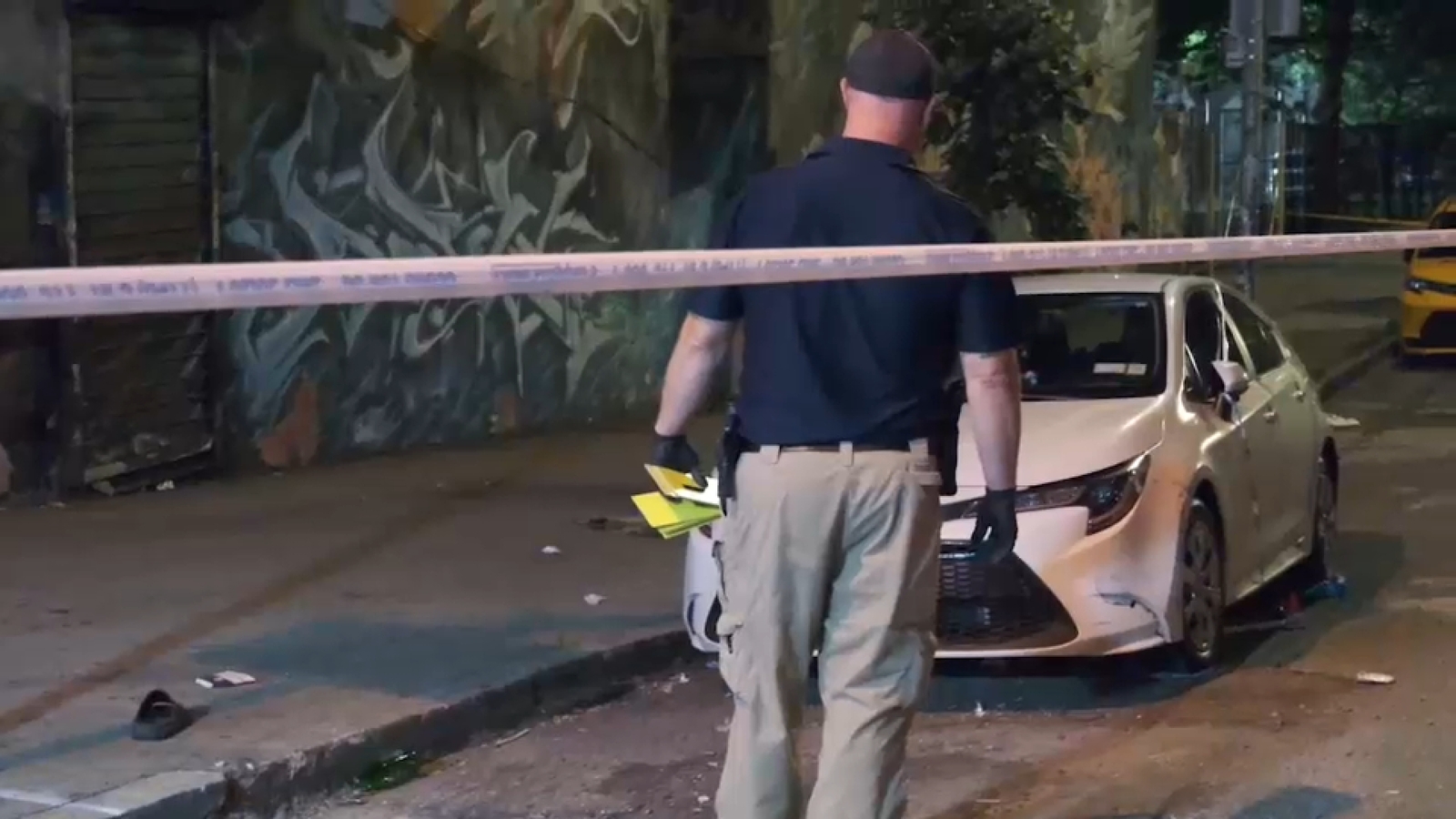 2 men playing dominoes fatally shot in Soundview, Bronx; police search for gunmen