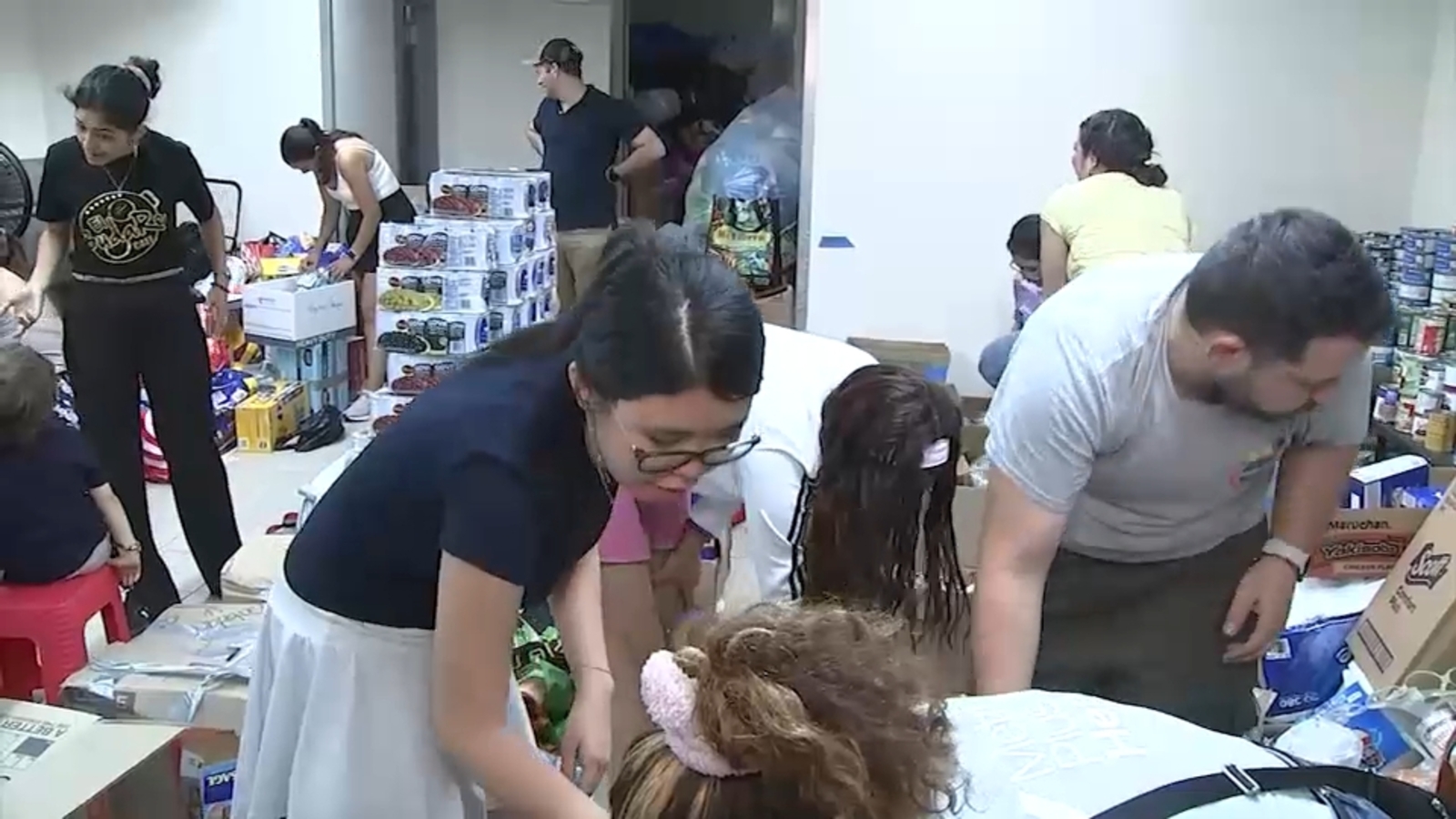 New Yorkers come together to pack supplies for Venezuela following twin earthquakes