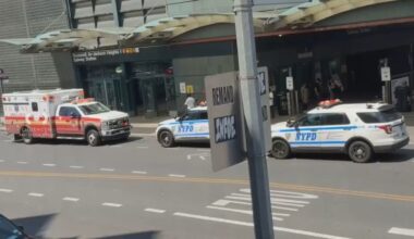 Queens subway stabbing: 31-year-old woman attacked on E train in Jackson Heights; police searching for suspect