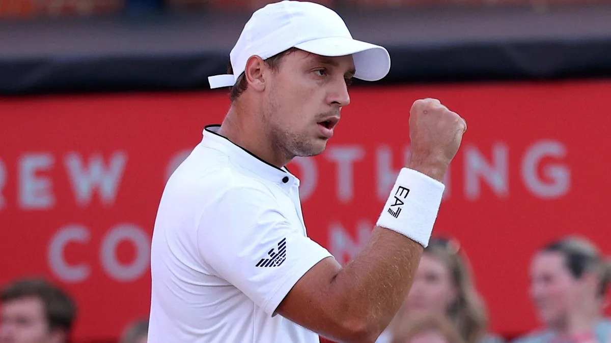 Watch Queen's: Medjedovic in deciding set of quarter-final against Humbert
