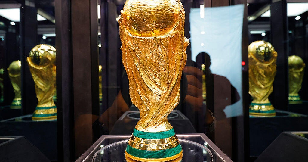 FIFA World Cup trophy draws big audience at NYC's Museum of Natural History