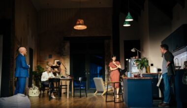 The West End cast of 2:22 - A Ghost Story (© Helen Murray)
