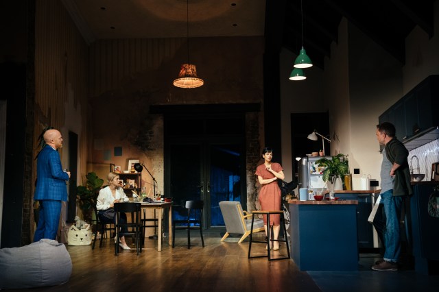 The West End cast of 2:22 - A Ghost Story (© Helen Murray)